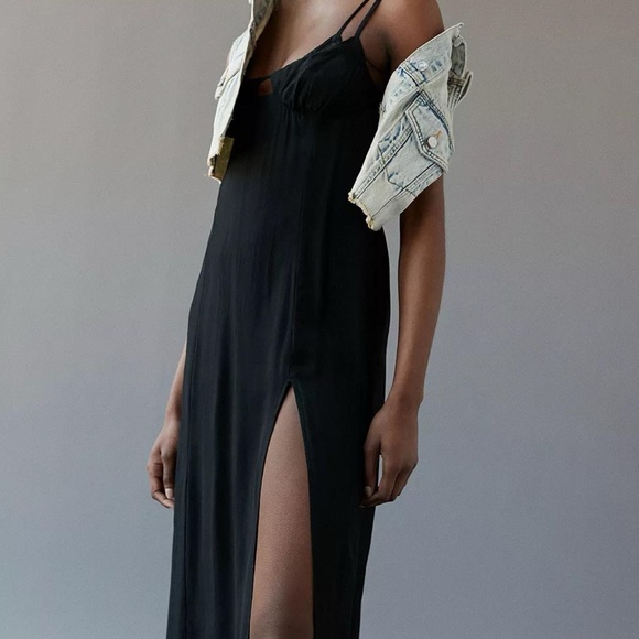 floral lace midi dress with slit and keyhole cut out - Picture 3 of 3